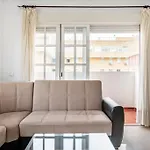 Centric And Spacious Flat With Free Car Park