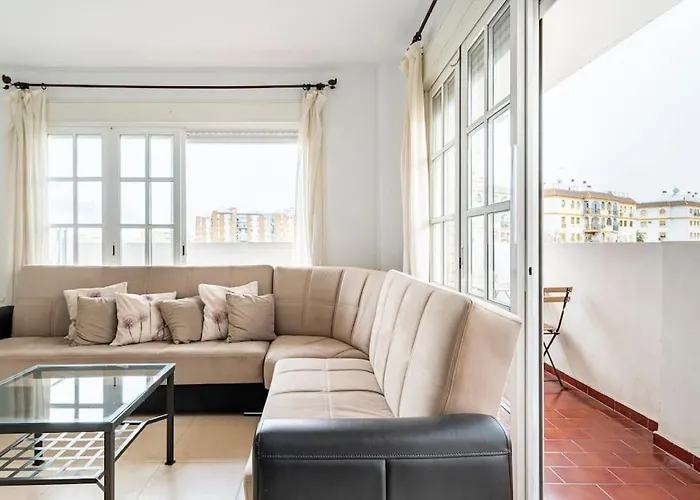 Centric And Spacious Flat With Free Car Park