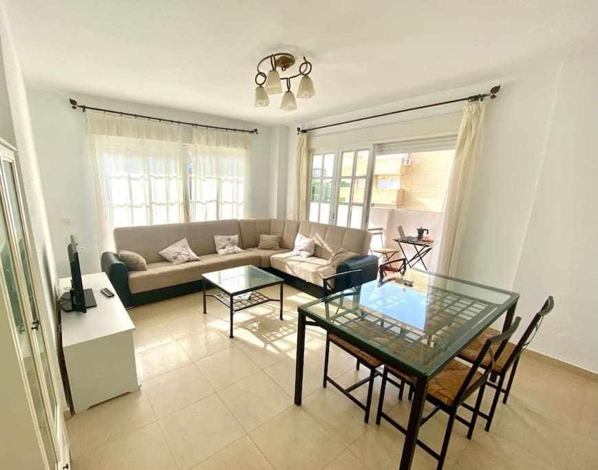 Appartement Centric And Spacious Flat With Free Car Park
