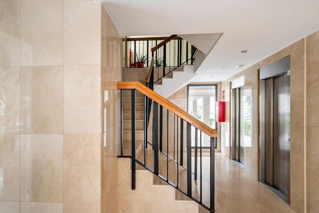 Centric And Spacious Flat With Free Car Park Appartement Séville