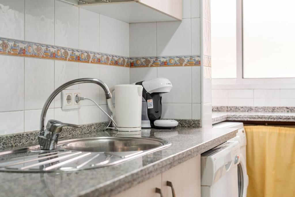 Centric And Spacious Flat With Free Car Park Séville