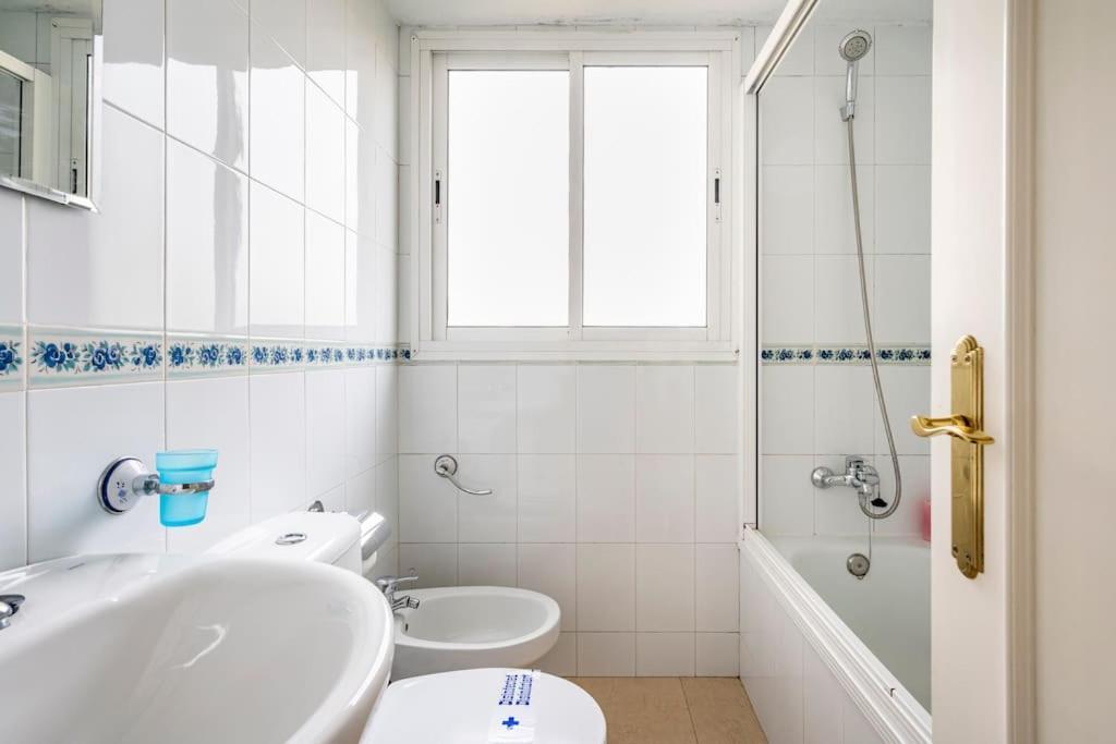 Centric And Spacious Flat With Free Car Park Appartement Séville