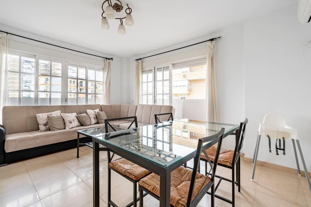 Centric And Spacious Flat With Free Car Park Appartement