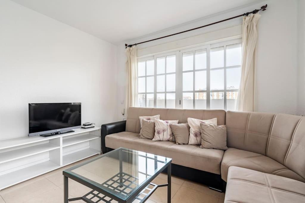 Centric And Spacious Flat With Free Car Park Appartement *